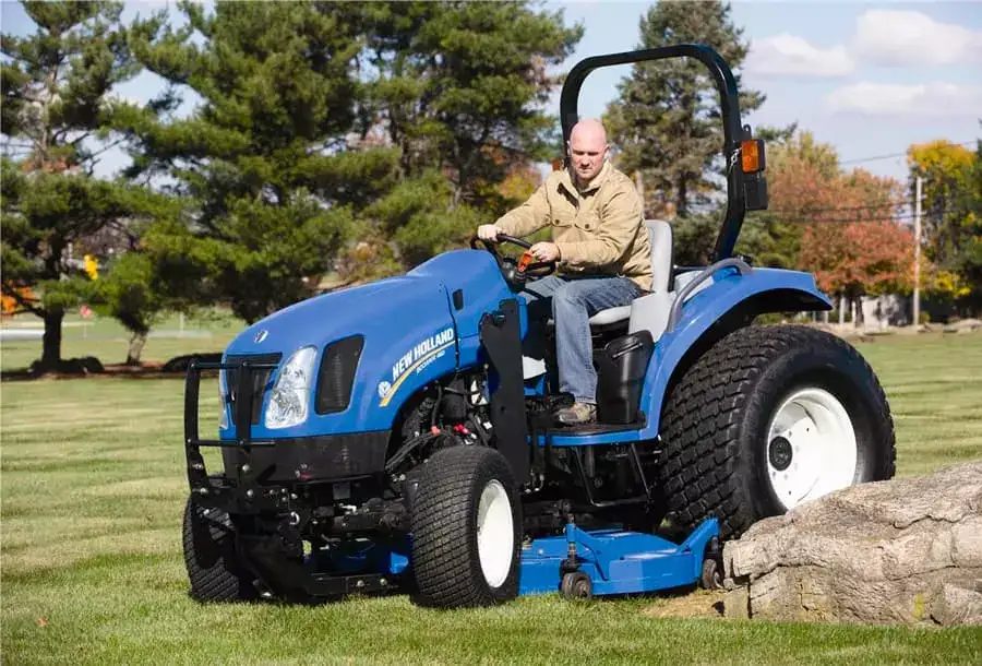 Mid-Mount Finish Mowers - Media Gallery