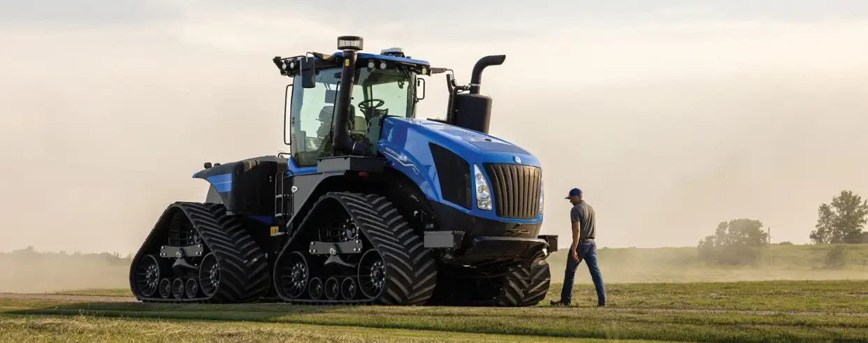 New Holland T9 tractor with SmartTrax™