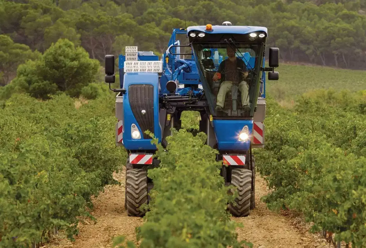 braud-compact-series-grape-harvesters-gallery-02