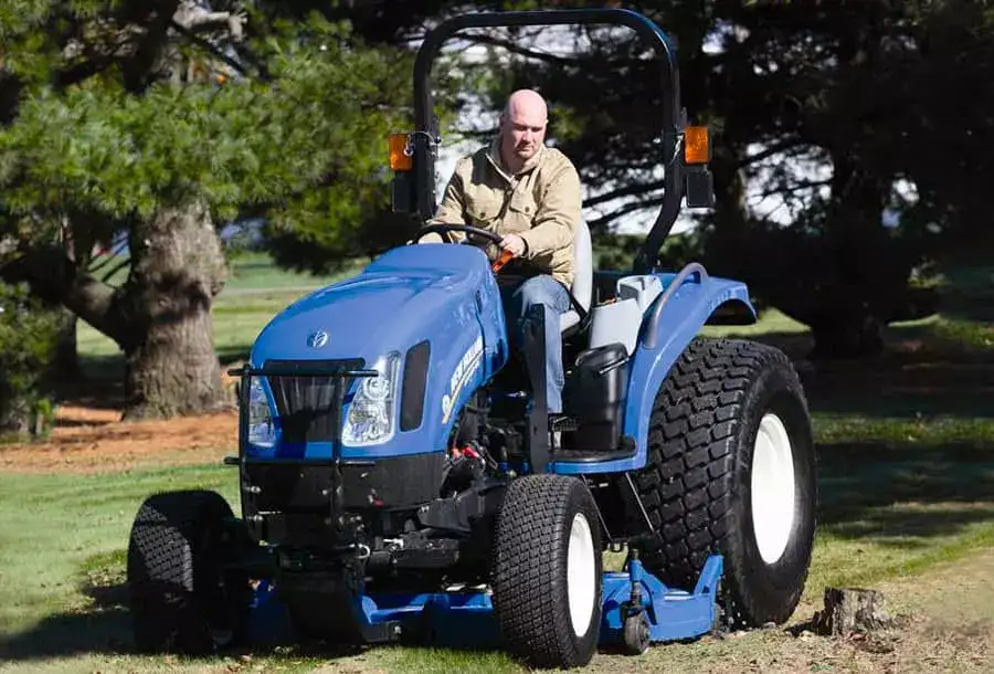 Mid-Mount Finish Mowers - Media Gallery